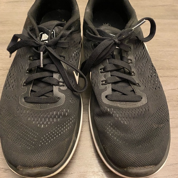 Mens Nike running shoes - Picture 3 of 5